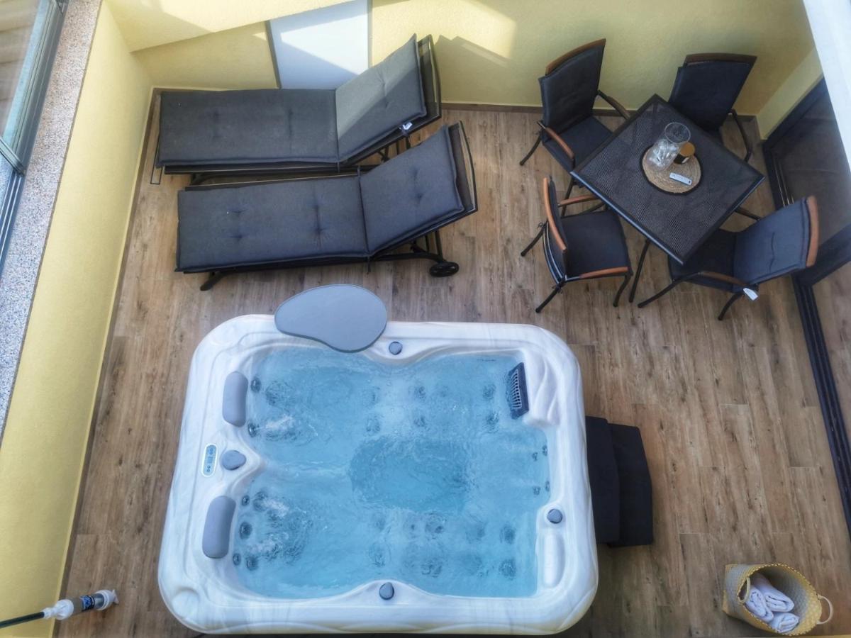 Apartments Nina Rab Town Luaran gambar