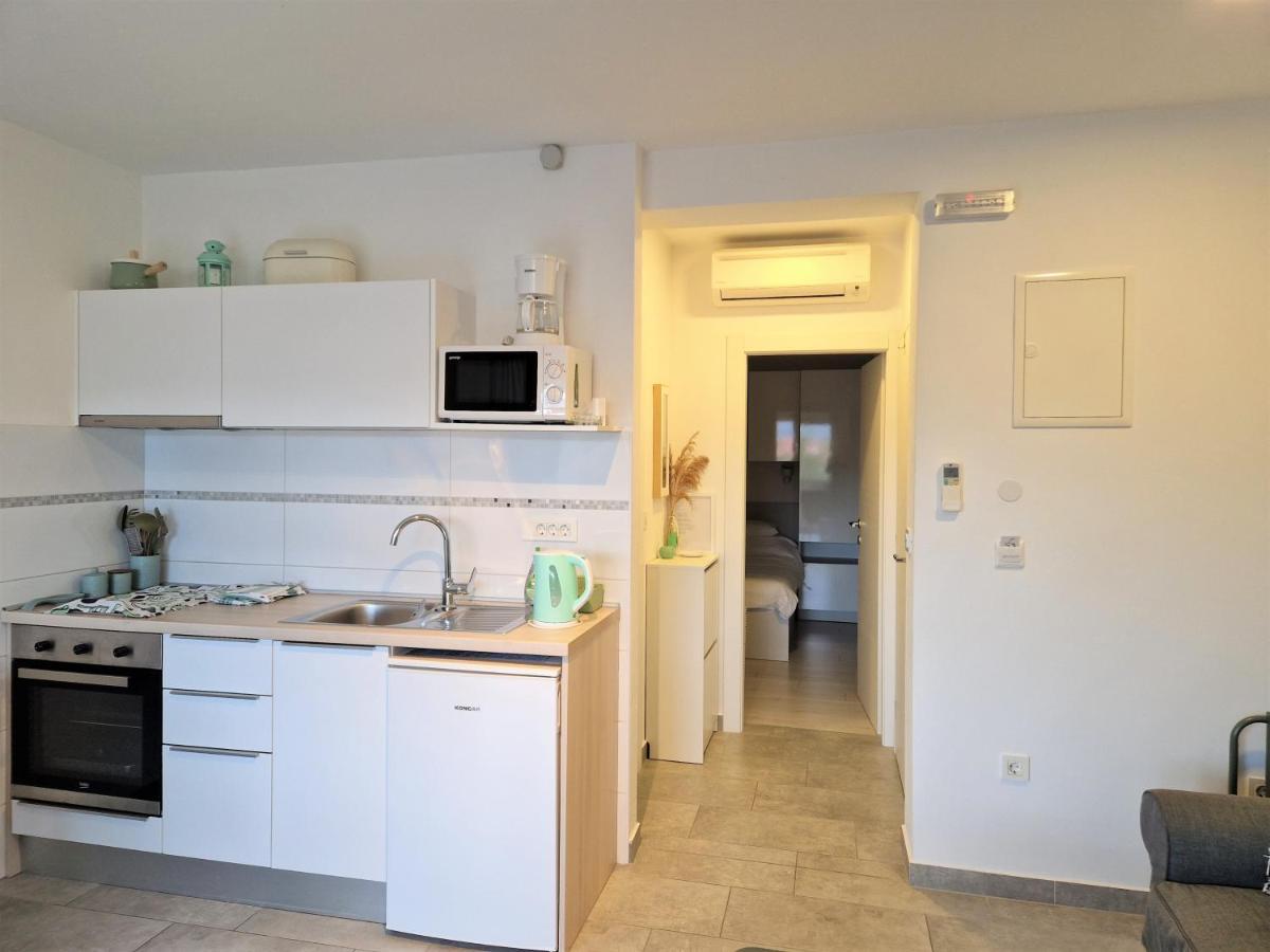 Apartments Nina Rab Town Luaran gambar