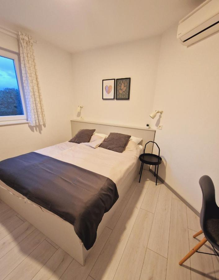Apartments Nina Rab Town Luaran gambar