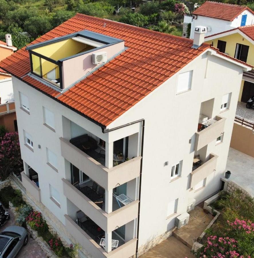 Apartments Nina Rab Town Luaran gambar