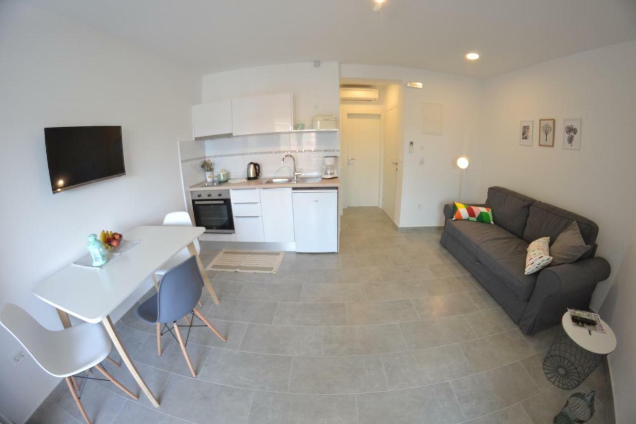 Apartments Nina Rab Town Luaran gambar