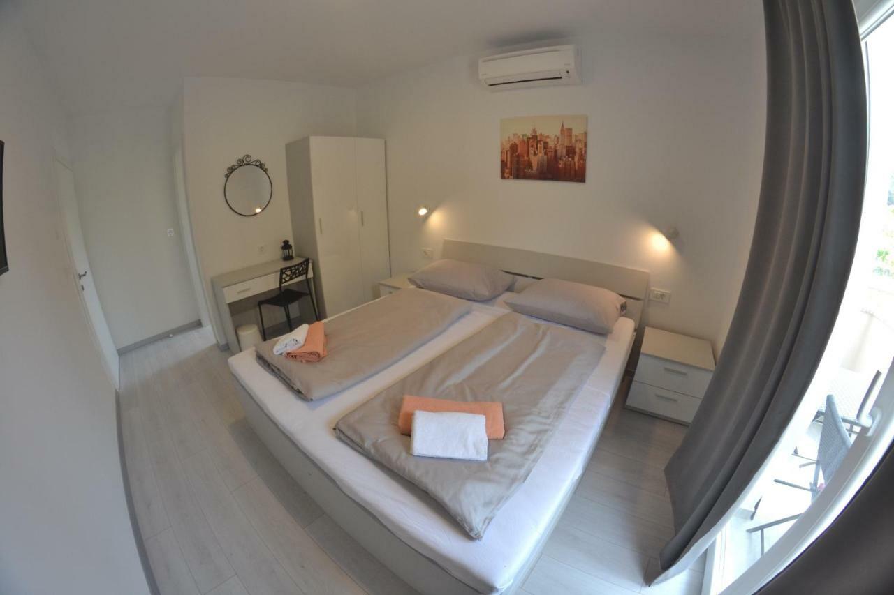 Apartments Nina Rab Town Luaran gambar