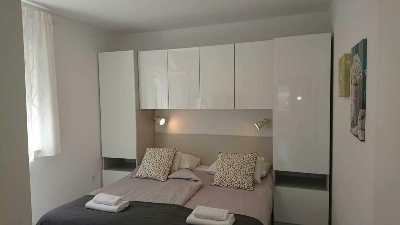 Apartments Nina Rab Town Luaran gambar